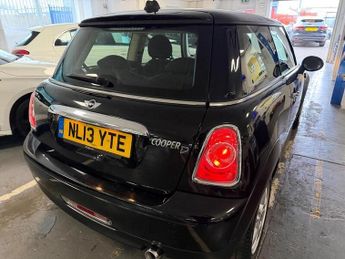 MINI Hatch 1.6 Cooper D Hatchback 3dr Diesel Manual Euro 5 (s/s) (112 ps)
