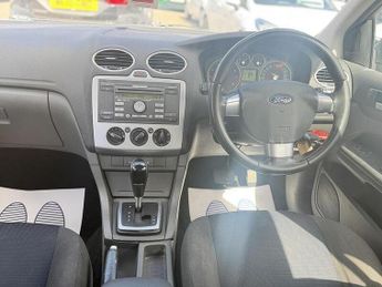 Ford Focus 1.6 Zetec Climate Hatchback 5dr Petrol Automatic (184 g/km, 99 b