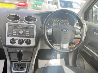 Ford Focus 1.6 Zetec Climate Hatchback 5dr Petrol Automatic (184 g/km, 99 b