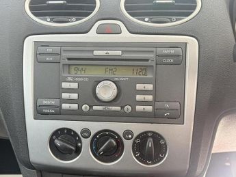 Ford Focus 1.6 Zetec Climate Hatchback 5dr Petrol Automatic (184 g/km, 99 b
