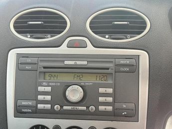 Ford Focus 1.6 Zetec Climate Hatchback 5dr Petrol Automatic (184 g/km, 99 b