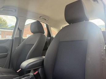 Ford Focus 1.6 Zetec Climate Hatchback 5dr Petrol Automatic (184 g/km, 99 b