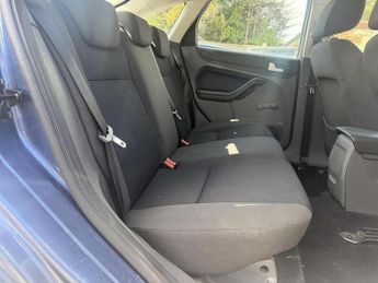 Ford Focus 1.6 Zetec Climate Hatchback 5dr Petrol Automatic (184 g/km, 99 b