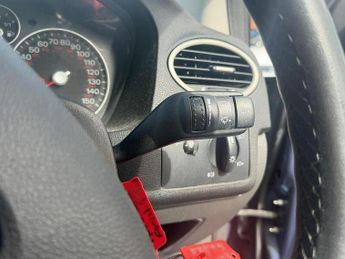 Ford Focus 1.6 Zetec Climate Hatchback 5dr Petrol Automatic (184 g/km, 99 b