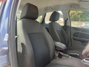 Ford Focus 1.6 Zetec Climate Hatchback 5dr Petrol Automatic (184 g/km, 99 b
