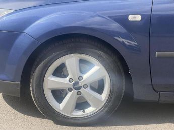 Ford Focus 1.6 Zetec Climate Hatchback 5dr Petrol Automatic (184 g/km, 99 b