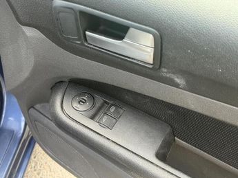 Ford Focus 1.6 Zetec Climate Hatchback 5dr Petrol Automatic (184 g/km, 99 b