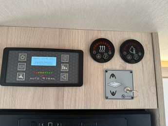 Ford AUTOTRAIL MOTORHOME F-72 AUTOTRAIL MOTORHOME F-72