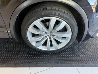 Volkswagen Tiguan TDI R-Line SUV 2.0 Automatic Diesel