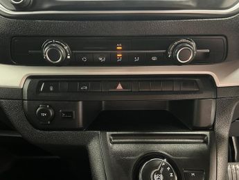 Vauxhall Vivaro 2.0 Turbo D 3100 Dynamic Panel Van 6dr Diesel Auto L2 H1 Euro 6 