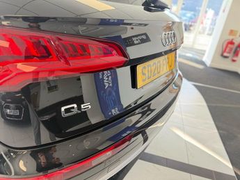Audi Q5 2.0 TDI 40 Sport SUV 5dr Diesel S Tronic quattro Euro 6 (s/s) (1