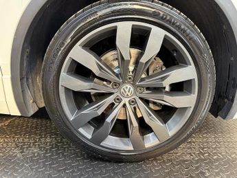 Volkswagen Tiguan 2.0 TSI R-Line SUV 5dr Petrol DSG 4Motion Euro 6 (s/s) (180 ps)