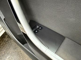 Vauxhall Astra 1.6 16v SRi Hatchback 5dr Petrol Manual Euro 5 (115 ps)