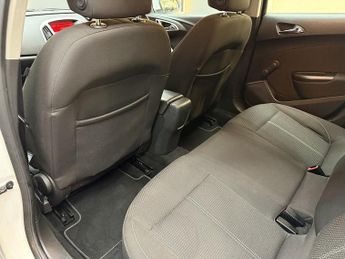 Vauxhall Astra 1.6 16v SRi Hatchback 5dr Petrol Manual Euro 5 (115 ps)