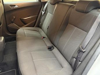 Vauxhall Astra 1.6 16v SRi Hatchback 5dr Petrol Manual Euro 5 (115 ps)