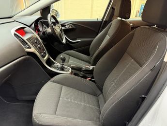 Vauxhall Astra 1.6 16v SRi Hatchback 5dr Petrol Manual Euro 5 (115 ps)