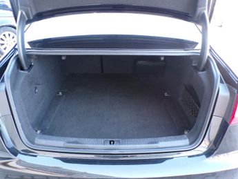 Audi A6 Saloon TDI ultra Black Edition
