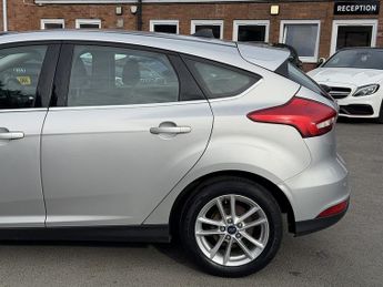 Ford Focus 1.0T EcoBoost Zetec Hatchback 5dr Petrol Auto Euro 6 (s/s) (125 