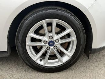 Ford Focus 1.0T EcoBoost Zetec Hatchback 5dr Petrol Auto Euro 6 (s/s) (125 