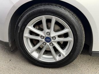 Ford Focus 1.0T EcoBoost Zetec Hatchback 5dr Petrol Auto Euro 6 (s/s) (125 