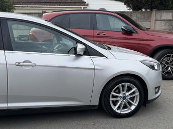 Ford Focus 1.0T EcoBoost Zetec Hatchback 5dr Petrol Auto Euro 6 (s/s) (125 