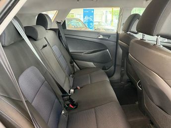 Hyundai TUCSON 1.7 CRDi Blue Drive SE Nav SUV 5dr Diesel DCT Euro 6 (s/s) (141 