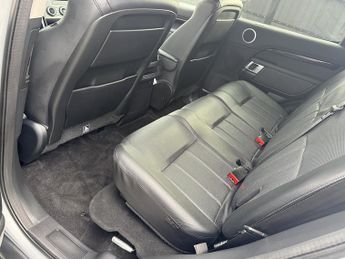 Land Rover Discovery 3.0 SD V6 SE SUV 5dr Diesel Auto 4WD Euro 6 (s/s) (306 ps)