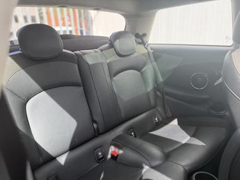 MINI Hatch 2.0 Cooper S Hatchback 3dr Petrol Auto Euro 6 (s/s) (192 ps)