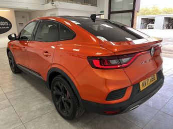 Renault Arkana E-TECH r.s. line