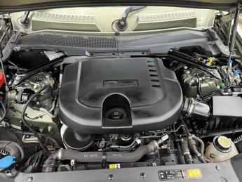 Land Rover Defender 90 D250 MHEV First Edition