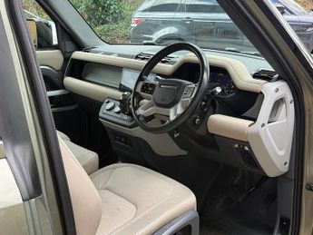 Land Rover Defender 90 D250 MHEV First Edition