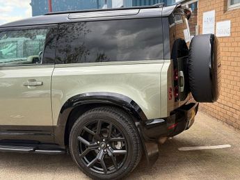 Land Rover Defender 90 D250 MHEV First Edition
