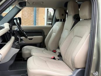 Land Rover Defender 90 D250 MHEV First Edition