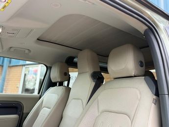 Land Rover Defender 90 D250 MHEV First Edition