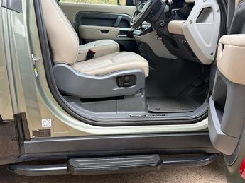 Land Rover Defender 90 D250 MHEV First Edition