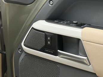 Land Rover Defender 90 D250 MHEV First Edition