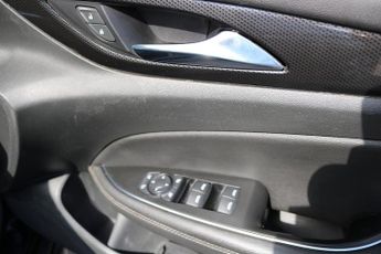 Vauxhall Insignia Turbo D BlueInjection SRi VX Line Nav