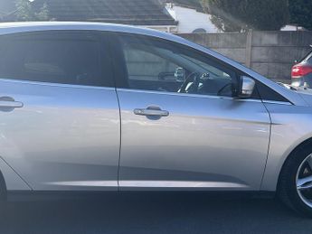 Ford Focus 1.0T EcoBoost Zetec Hatchback 5dr Petrol Auto Euro 6 (s/s) (125 