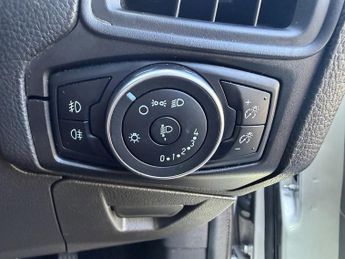 Ford Focus 1.0T EcoBoost Zetec Hatchback 5dr Petrol Auto Euro 6 (s/s) (125 