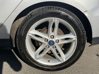 Ford Focus 1.0T EcoBoost Zetec Hatchback 5dr Petrol Auto Euro 6 (s/s) (125 