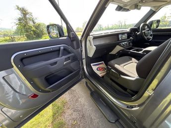 Land Rover Defender 90 D250 MHEV