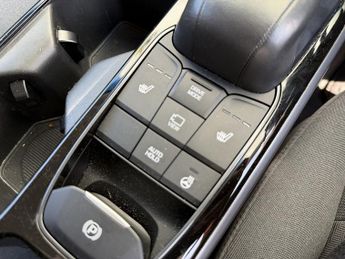 Hyundai IONIQ 38.3kWh Premium Hatchback 5dr Electric Auto (136 ps)