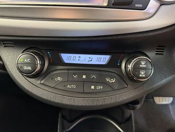 Toyota Yaris VVT-h Icon Plus
