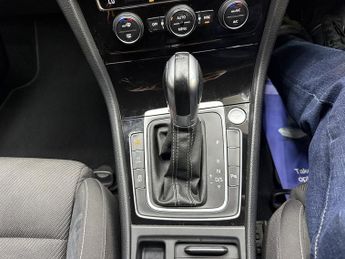 Volkswagen Golf 2.0 TSI R Hatchback 5dr Petrol DSG 4Motion Euro 6 (s/s) (300 ps)