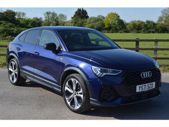 Audi Q3 TFSIe Black Edition