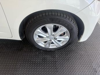 Honda Jazz 1.3h IMA HS Hatchback 5dr Petrol Hybrid CVT Euro 5 (102 ps)