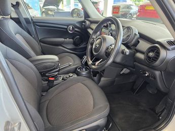 MINI Hatch 1.5 Cooper Classic Hatchback 5dr Petrol Steptronic Euro 6 (s/s) 
