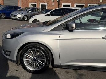 Ford Focus 1.0T EcoBoost Zetec Edition Hatchback 5dr Petrol Auto Euro 6 (s/