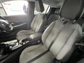 Peugeot 208 PureTech Allure Premium