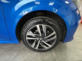 Peugeot 208 PureTech Allure Premium